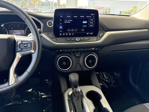 Used 2025 Chevrolet Blazer LT image 31