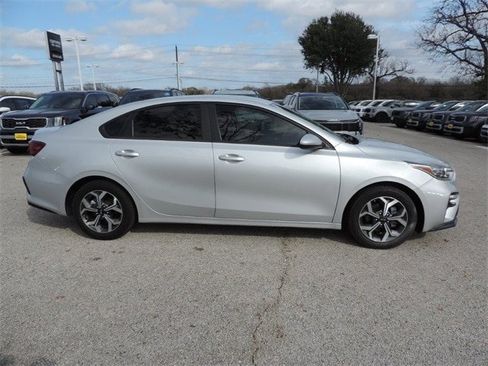 Used 2021 Kia Forte LXS image 4