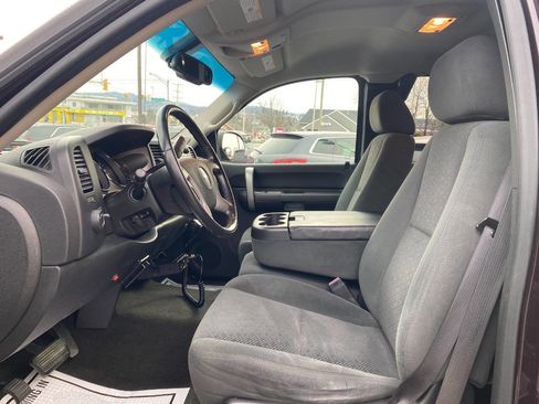 Used 2008 Chevrolet Silverado 1500 LT w/ Suspension Package, Off-Road image 9