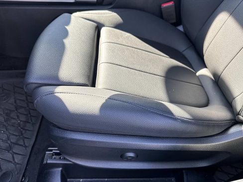 Used 2025 Mercedes-Benz GLB 250 image 17