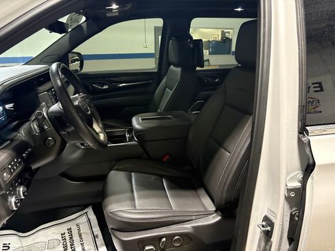Used 2023 GMC Yukon XL Denali w/ Denali Reserve Package AWD/4WD image 10