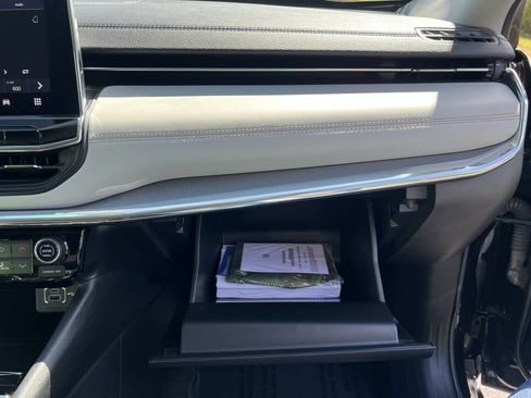 Used 2022 Jeep Compass Limited image 31