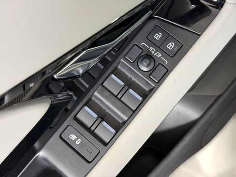 Certified 2026 Land Rover Range Rover Evoque Dynamic SE image 23