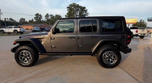 Used 2024 Jeep Wrangler Unlimited Rubicon w/ Technology Group AWD/4WD image 4