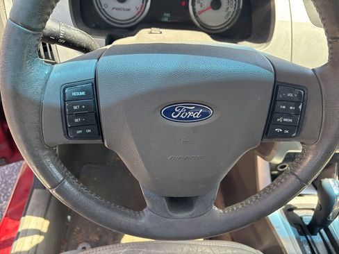 Used 2010 Ford Focus SEL image 2