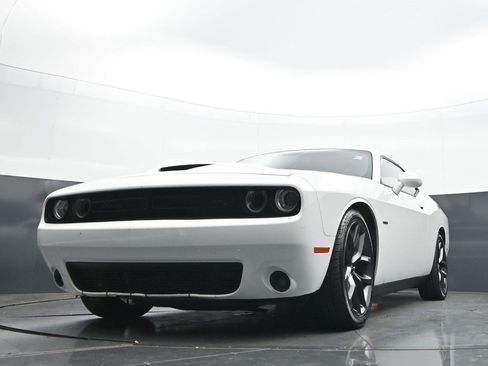 Used 2019 Dodge Challenger R/T w/ Driver Convenience Group RWD image 42