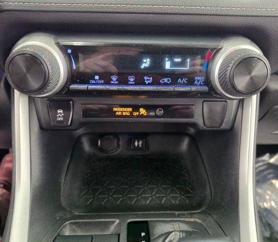 Used 2019 Toyota RAV4 LE w/ Carpet Mat Package FWD image 19