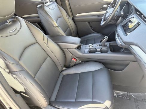 Certified 2022 Cadillac XT4 Premium Luxury w/ Enhanced Visibility Package image 11