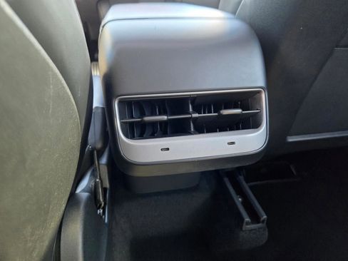 Used 2022 Tesla Model Y Performance image 12