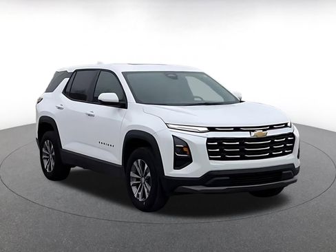 Used 2025 Chevrolet Equinox LT image 3