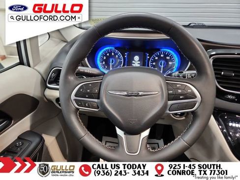 Used 2023 Chrysler Voyager LX FWD image 12