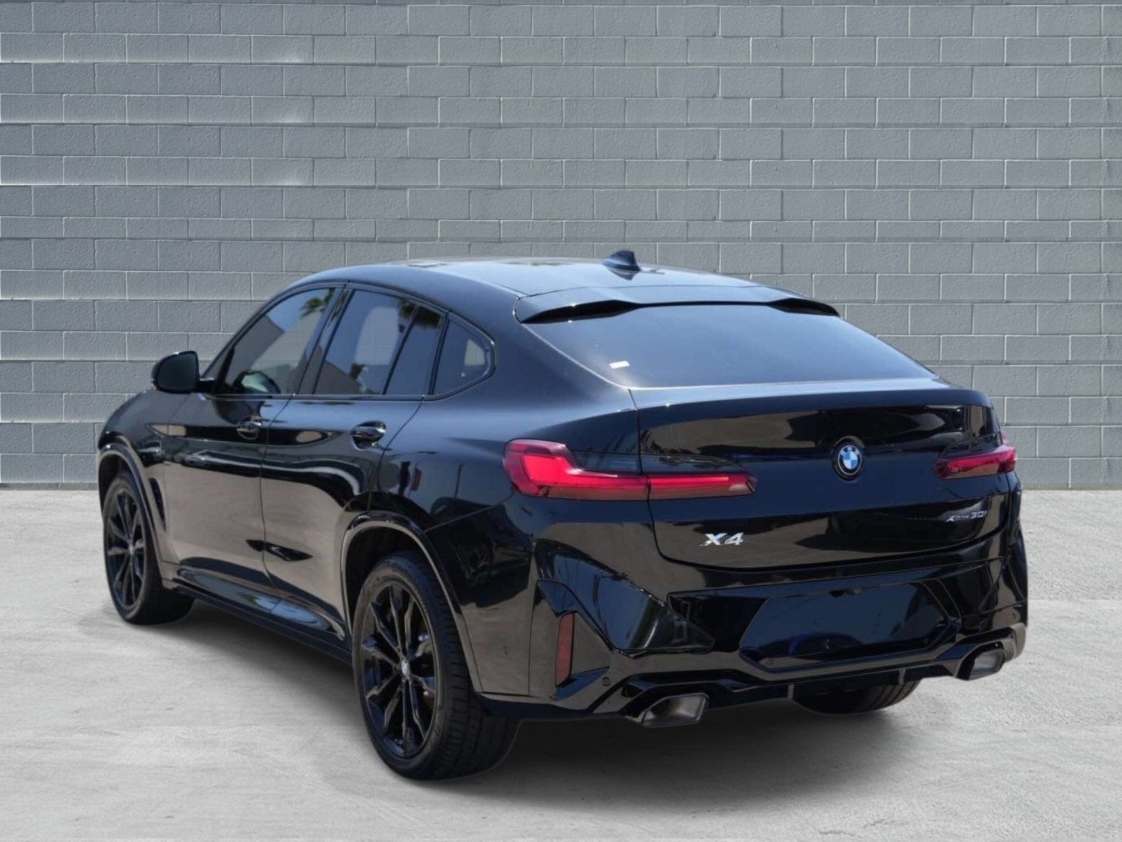 Used 2025 BMW X4 xDrive30i w/ M Sport Package AWD/4WD image 3