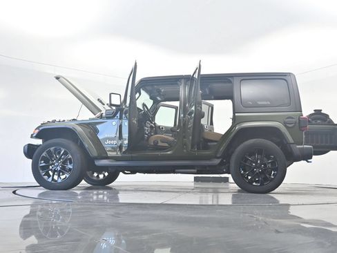 Used 2023 Jeep Wrangler Unlimited Sahara w/ Cold Weather Group AWD/4WD image 43
