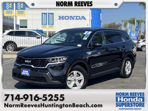 Used 2023 Kia Sorento LX image 1