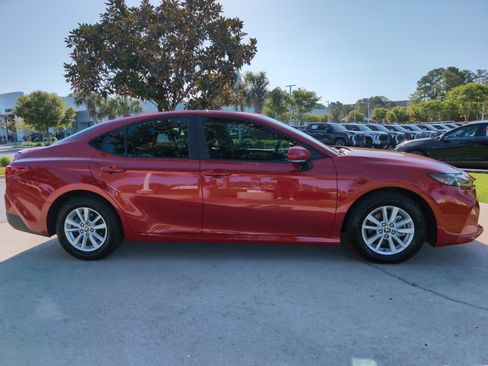 Used 2025 Toyota Camry LE w/ Convenience Package image 12