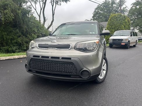 Used 2014 Kia Soul FWD image 2
