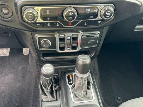 Used 2020 Jeep Wrangler Unlimited Sahara AWD/4WD image 35