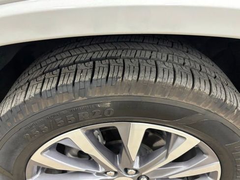 Used 2023 Chevrolet Traverse Premier w/ LPO, Floor Liner Package FWD image 10