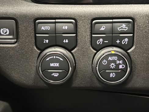 Used 2024 Chevrolet Silverado 1500 LTZ AWD/4WD image 31