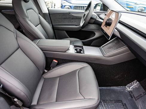 Used 2026 Tesla Model Y Long Range image 17