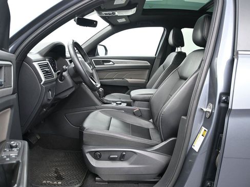 Used 2022 Volkswagen Atlas Cross Sport SE AWD/4WD image 7