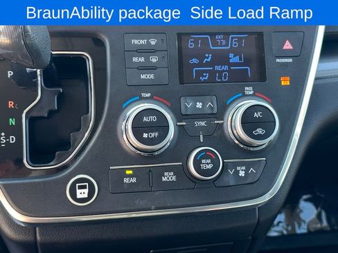 Used 2015 Toyota Sienna SE w/ SE Preferred Package image 36