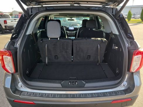 Used 2022 Ford Explorer XLT w/ Equipment Group 202A RWD image 8