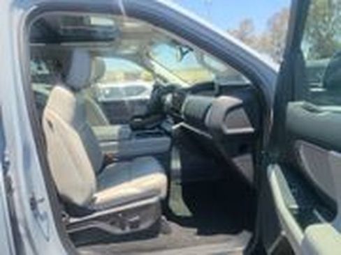 Used 2025 Ford Expedition Active AWD/4WD image 7