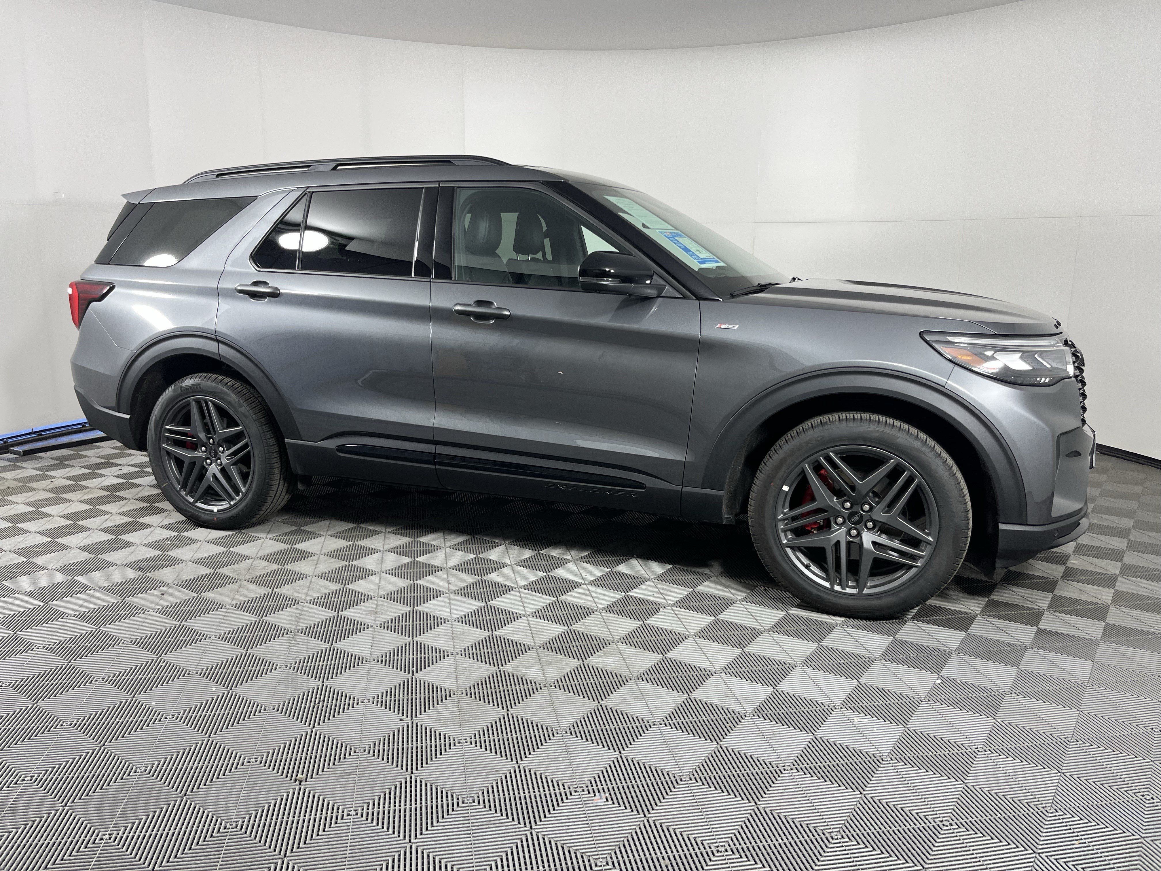 Used 2026 Ford Explorer ST-Line w/ ST-Line Street Pack AWD/4WD image 6