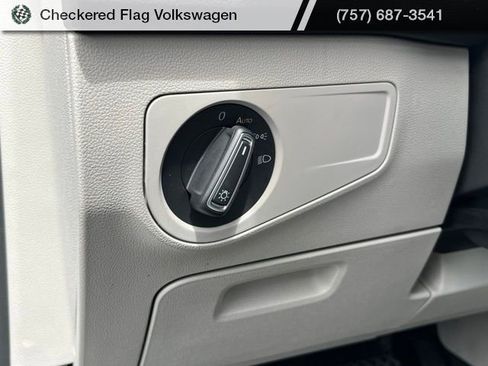 Used 2023 Volkswagen Tiguan SE w/ Panoramic Sunroof Package FWD image 16