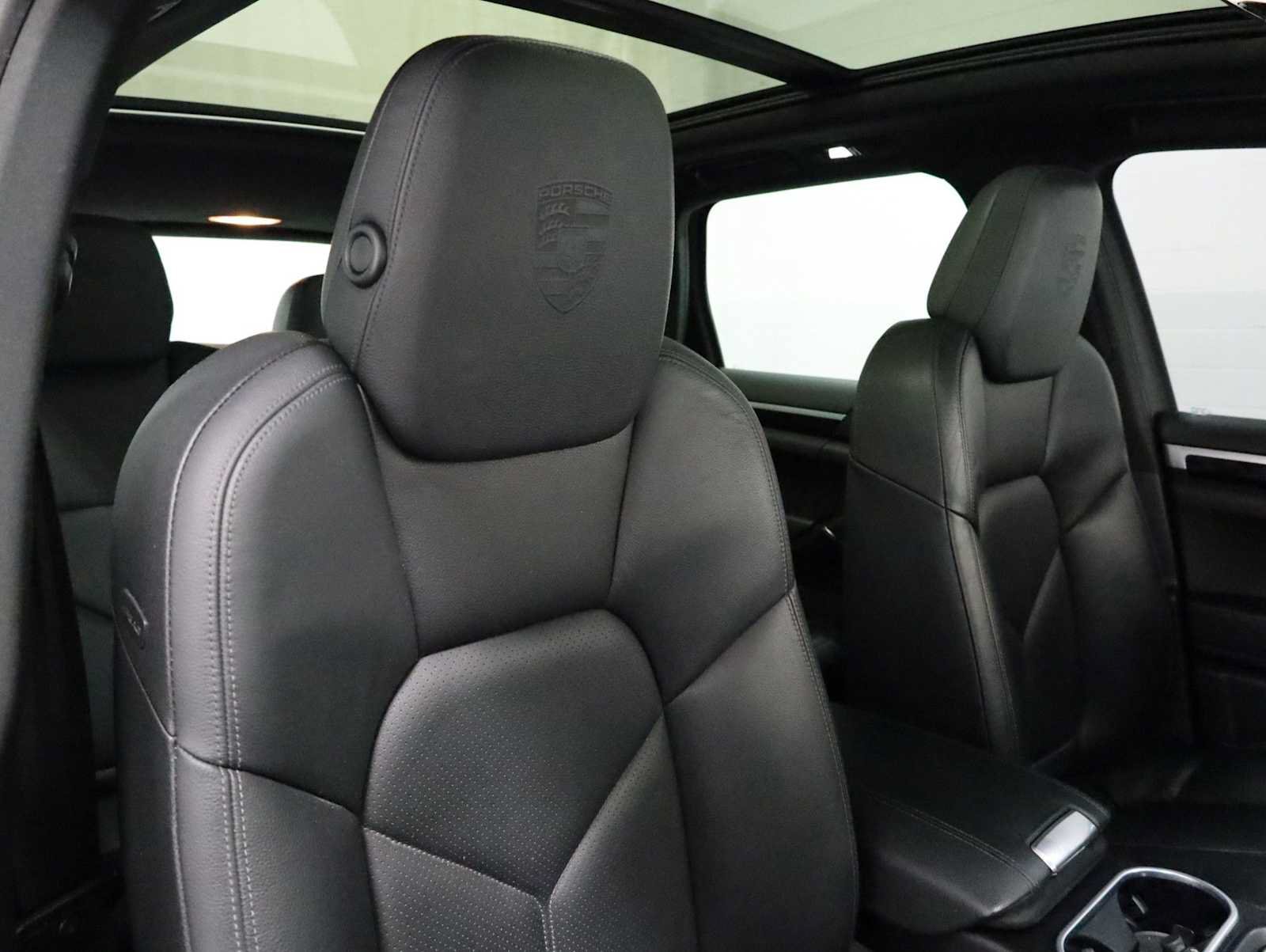 Used 2014 Porsche Cayenne Platinum Edition AWD/4WD image 22