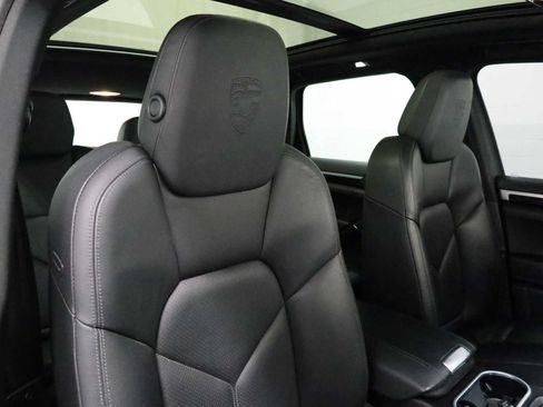 Used 2014 Porsche Cayenne Platinum Edition AWD/4WD image 22