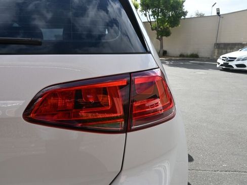 Used 2016 Volkswagen e-Golf SE w/ DC Fast Charging Package image 11