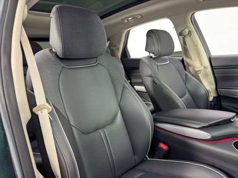 Used 2024 Genesis Electrified GV70 Advanced image 37