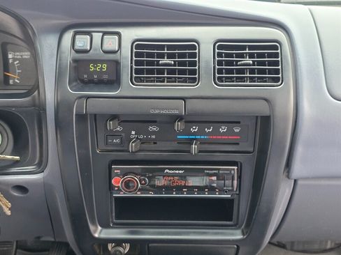 Used 1997 Toyota 4Runner SR5 AWD/4WD image 38