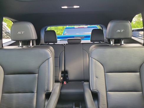 Used 2025 Buick Enclave Sport Touring w/ Power Package image 16