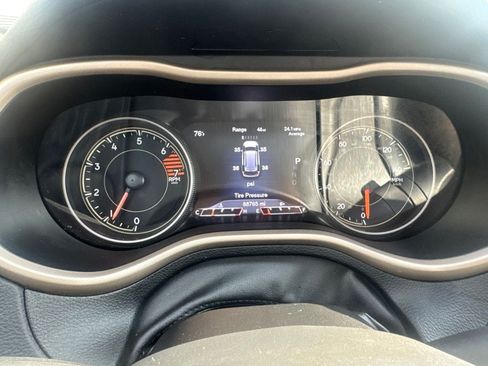 Used 2018 Jeep Cherokee Limited AWD/4WD image 11