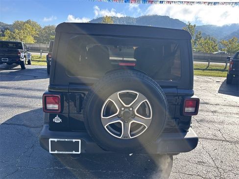 Used 2022 Jeep Wrangler Sport S image 5
