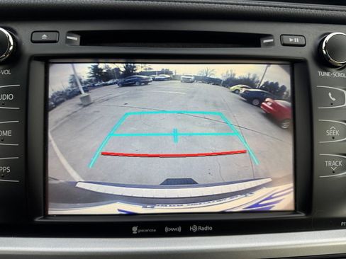 Used 2018 Toyota Highlander Plus image 22