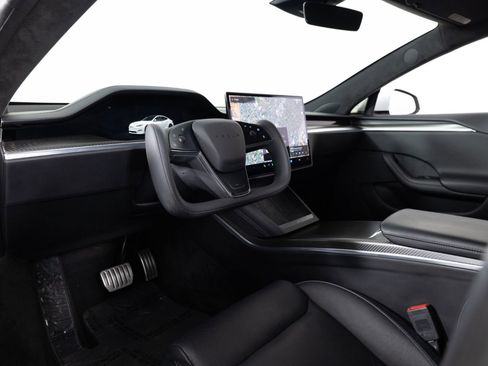 Used 2022 Tesla Model S Plaid image 12