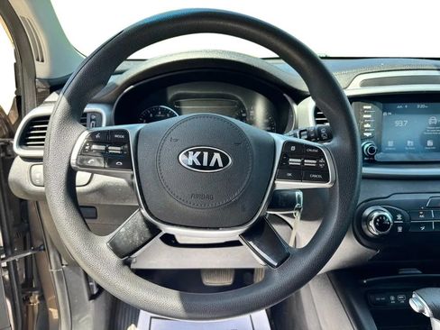 Used 2019 Kia Sorento AWD image 12