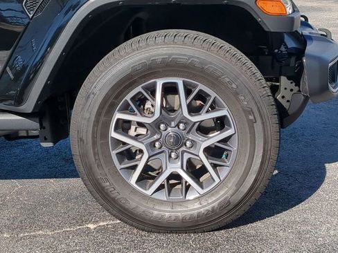 Certified 2024 Jeep Wrangler Unlimited Sahara w/ Technology Group image 11