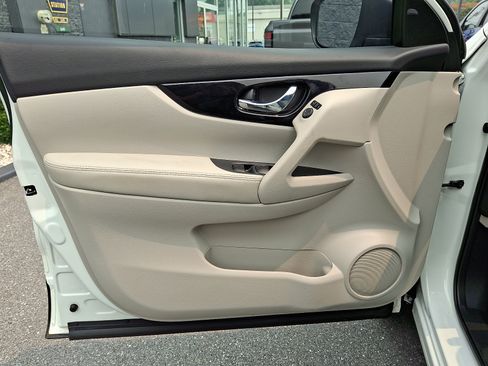 Certified 2022 Nissan Rogue Sport SL AWD/4WD image 13