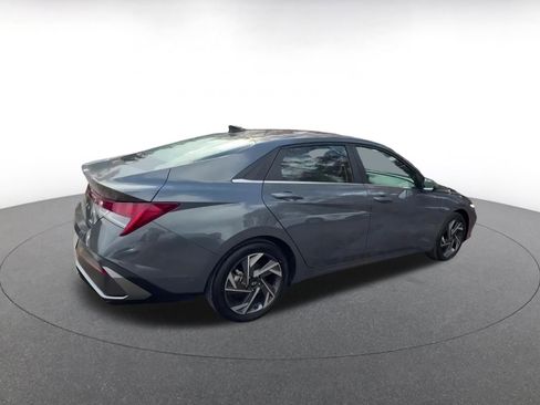 Used 2025 Hyundai Elantra Limited image 15