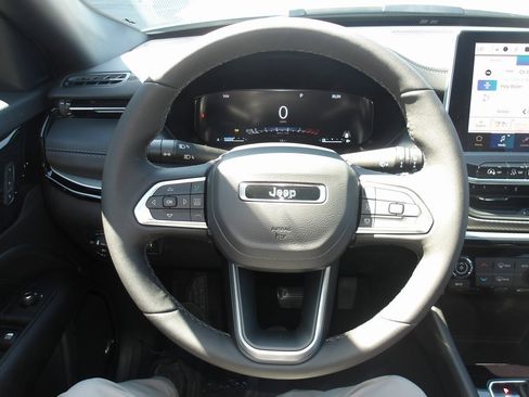 New 2025 Jeep Compass Limited w/ High Altitude Package image 13