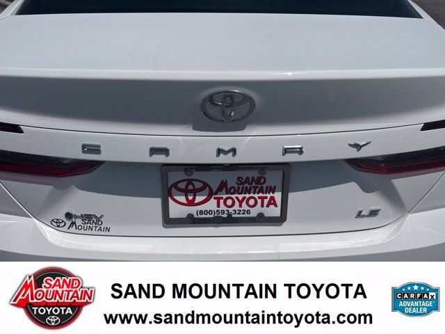 Used 2025 Toyota Camry LE FWD image 11