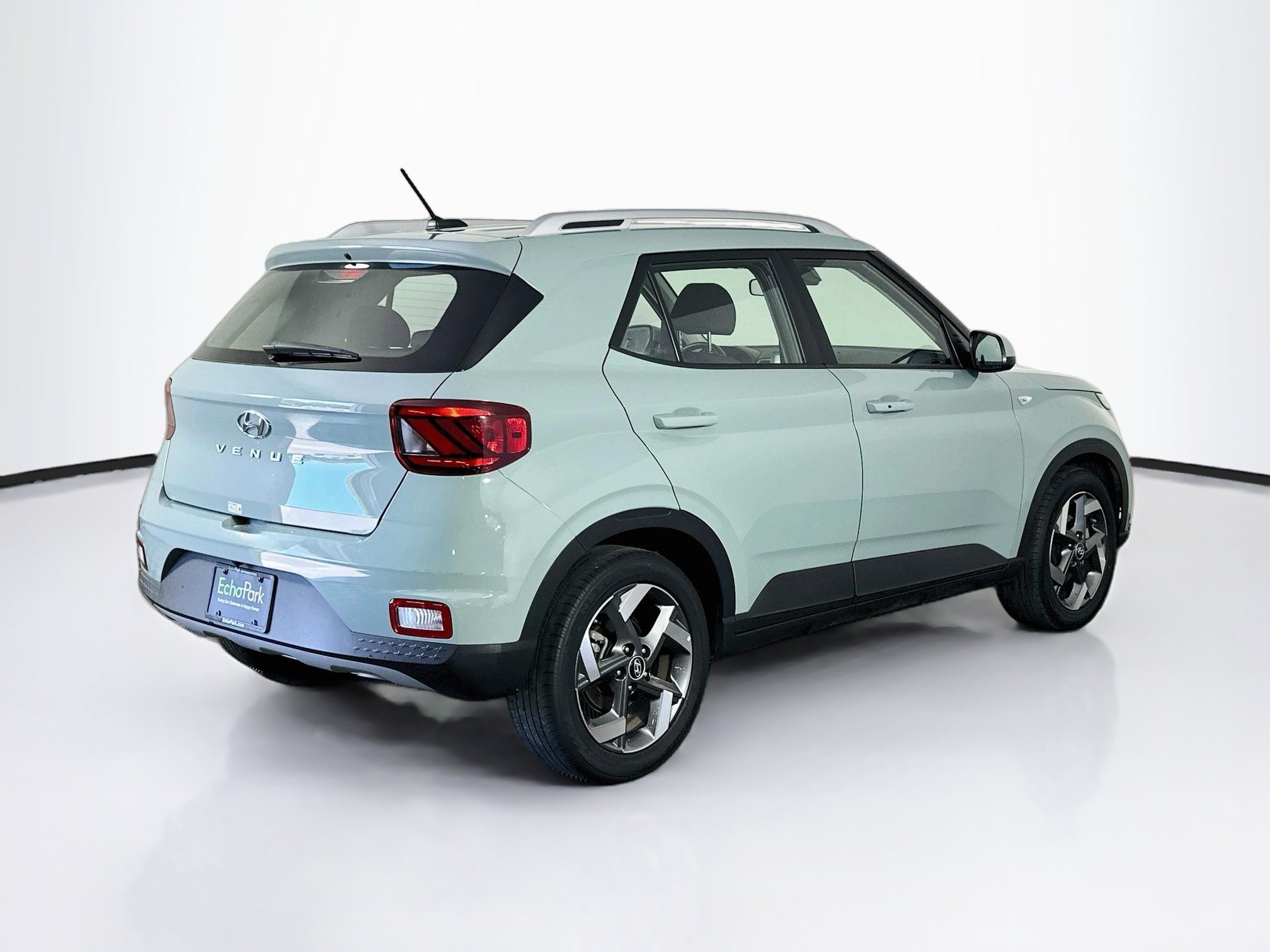Used 2025 Hyundai Venue SEL FWD image 9