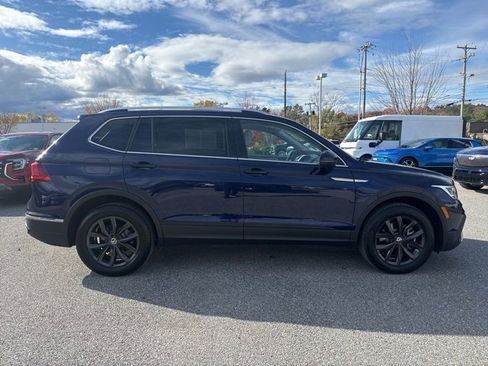 Used 2024 Volkswagen Tiguan SE image 7