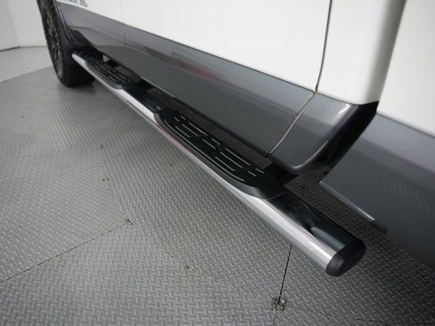 Used 2019 Nissan Titan PRO-4X image 36