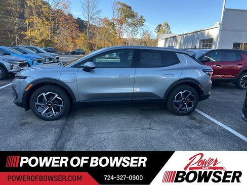 New 2026 Chevrolet Equinox EV LT image 2